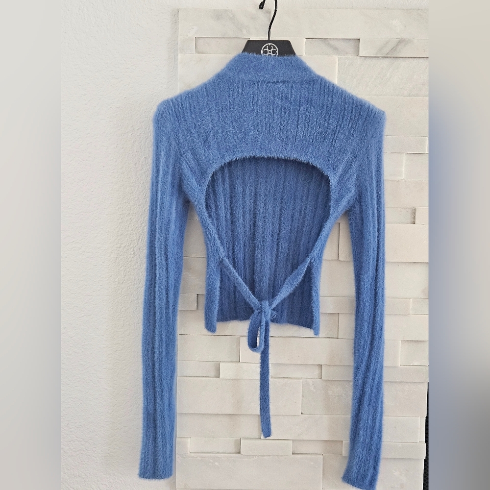 iets frans...- blue fuzzy crop tie back sweater